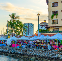 Consume Local en Puerto Vallarta. Una guía breve a los mercaditos de Olas Altas y Marina Vallarta